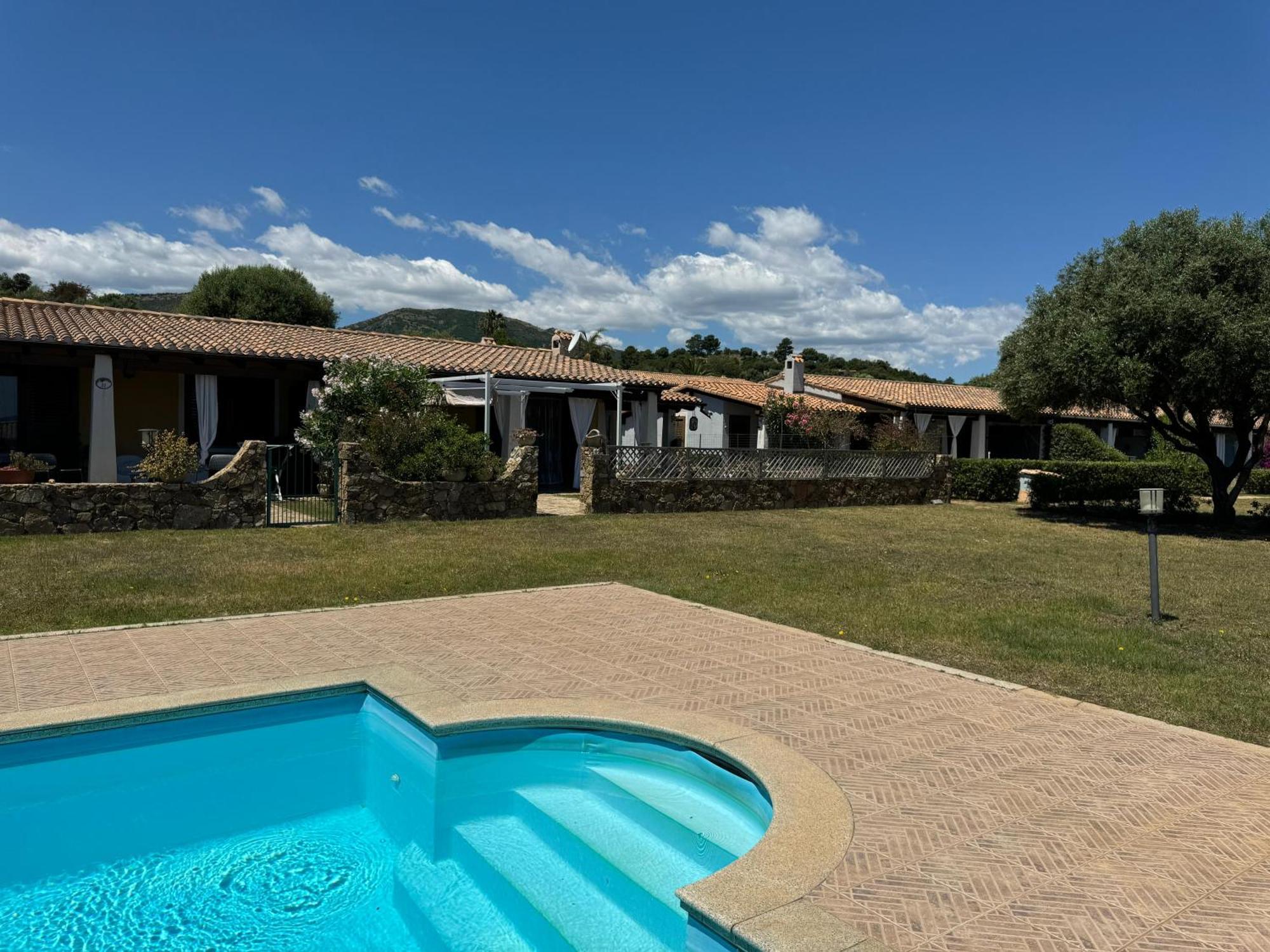 Casa vacanze con piscina vista mare Tertenìa Esterno foto