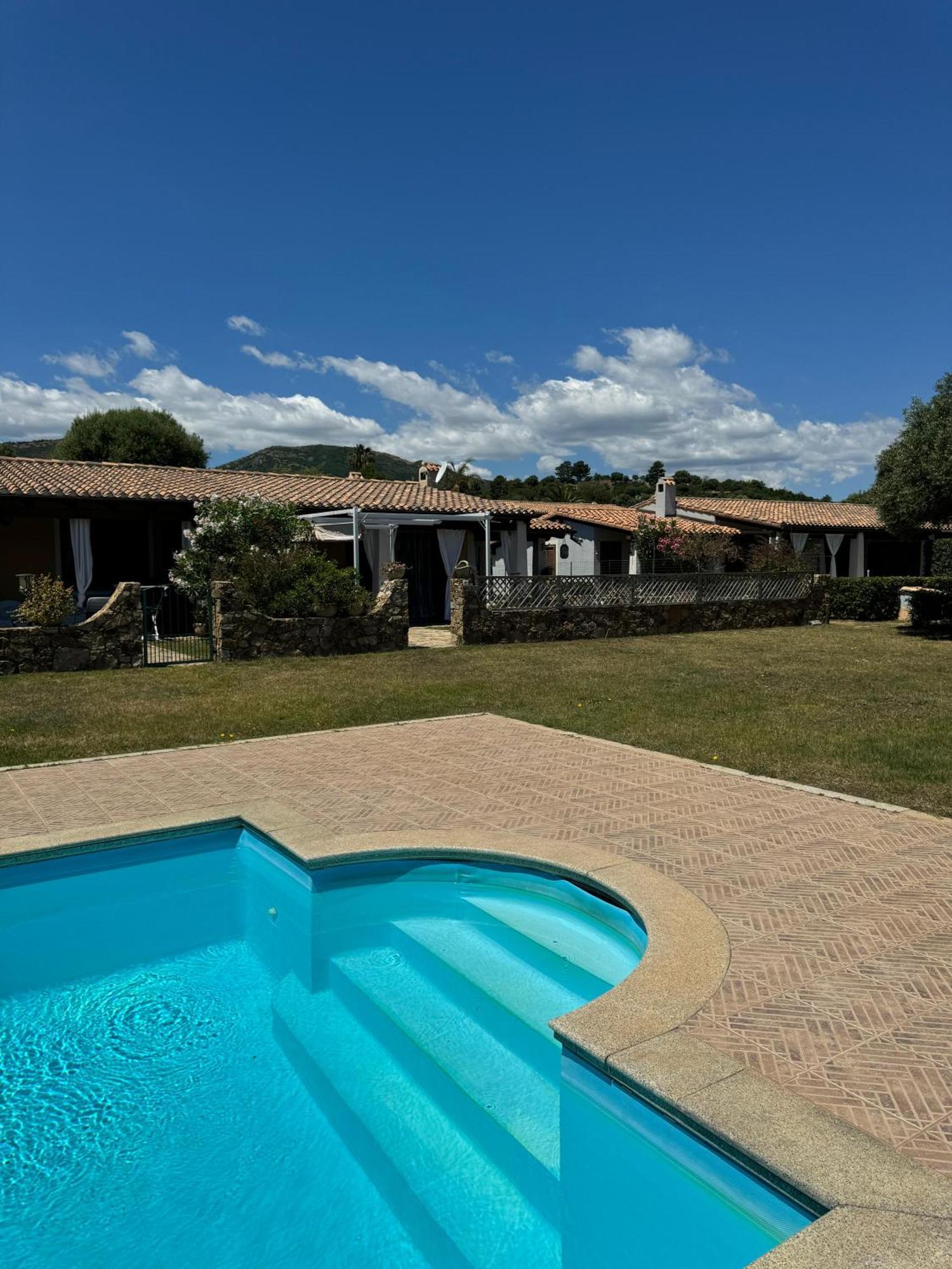 Casa vacanze con piscina vista mare Tertenìa Esterno foto