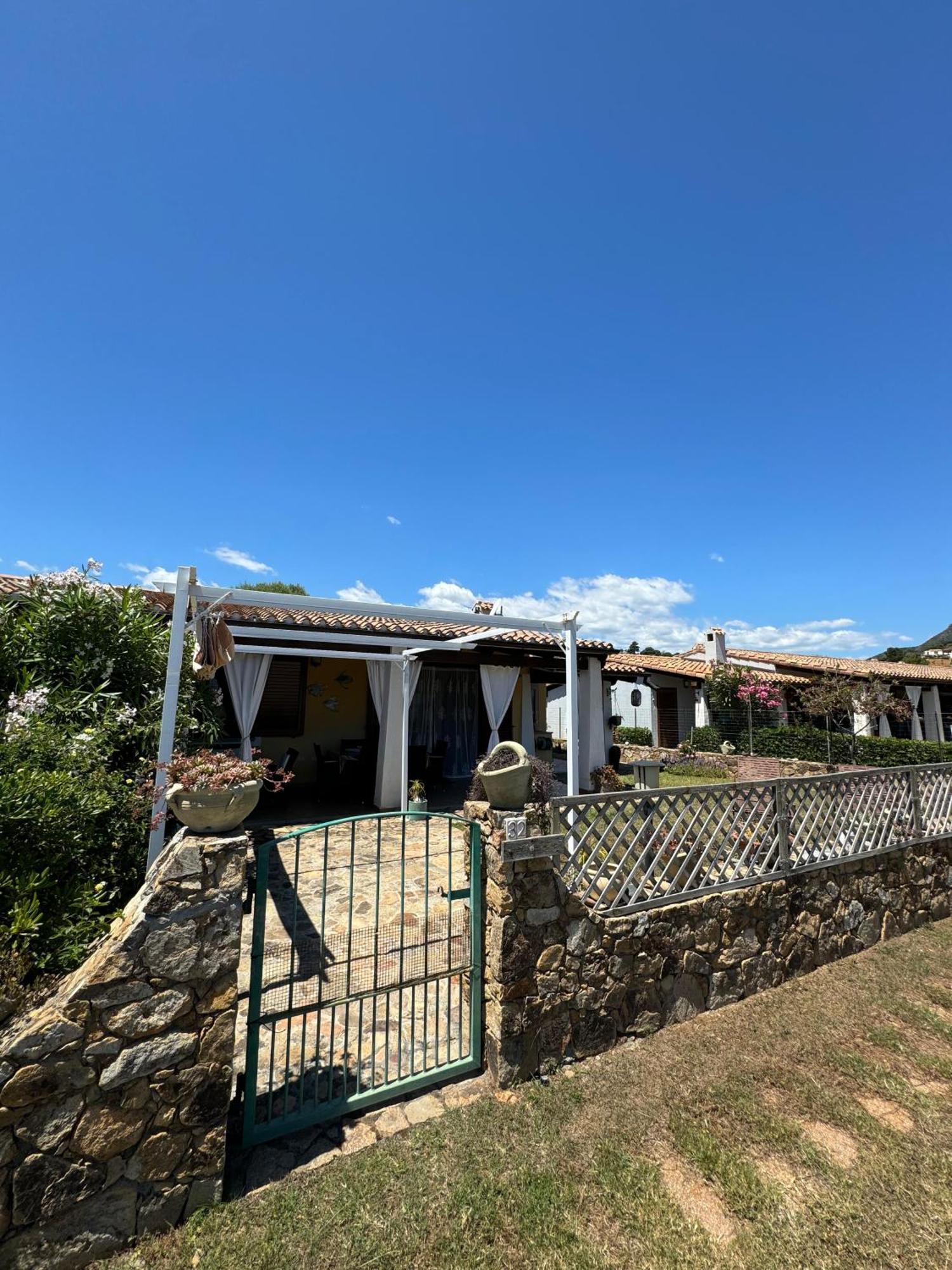 Casa vacanze con piscina vista mare Tertenìa Esterno foto