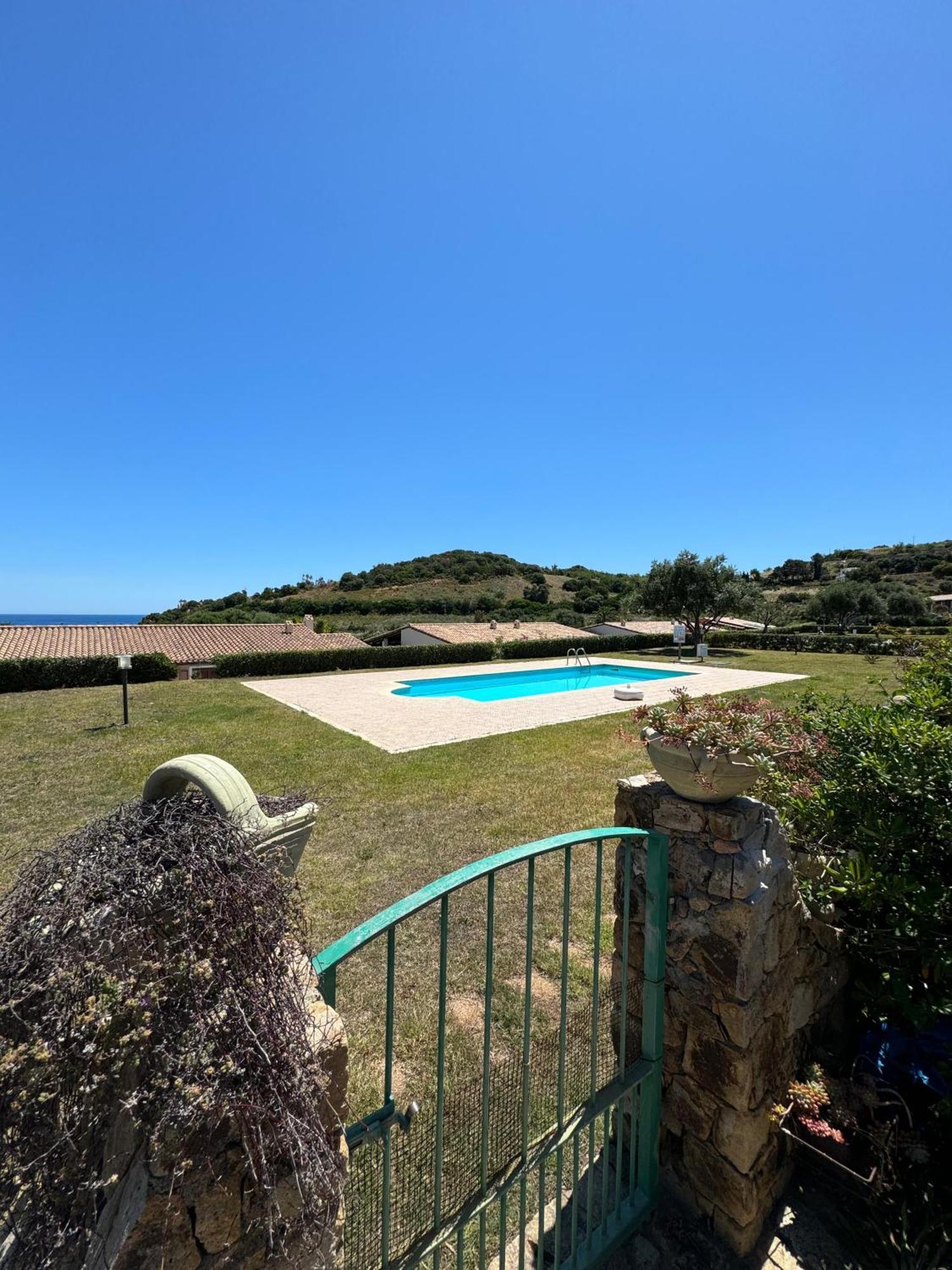 Casa vacanze con piscina vista mare Tertenìa Esterno foto